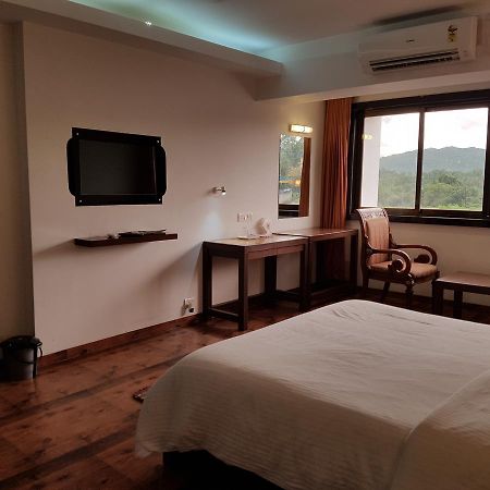 Bisu Hotel & Resorts Khed  Extérieur photo