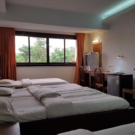 Bisu Hotel & Resorts Khed  Extérieur photo