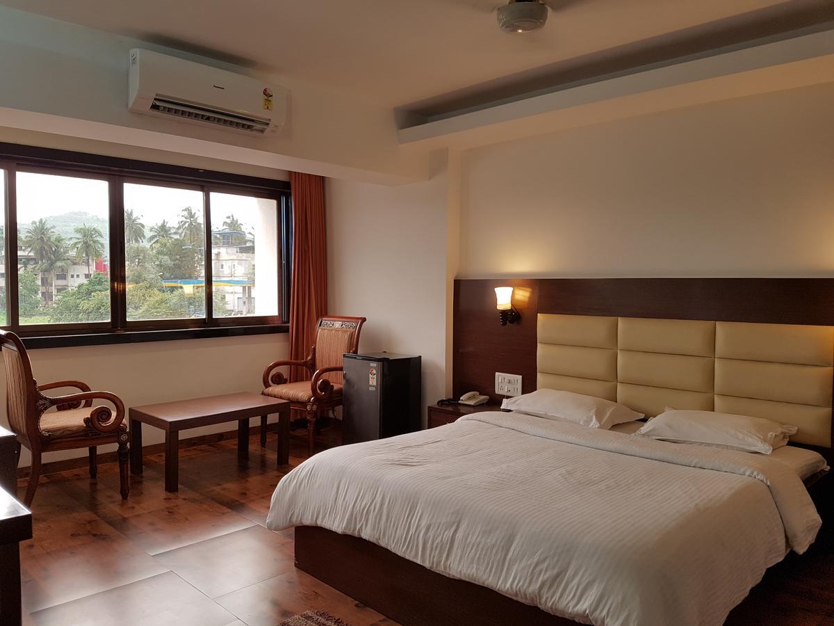 Bisu Hotel & Resorts Khed  Extérieur photo