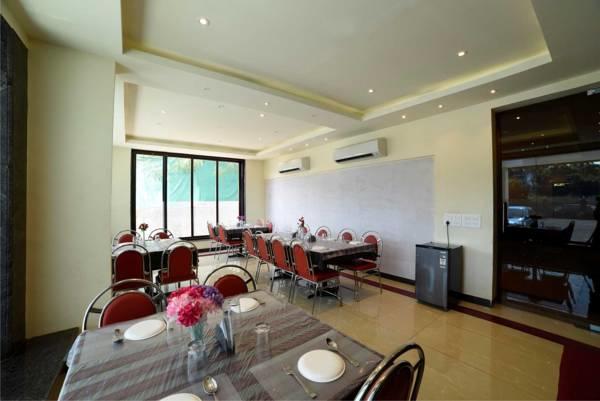 Bisu Hotel & Resorts Khed  Extérieur photo